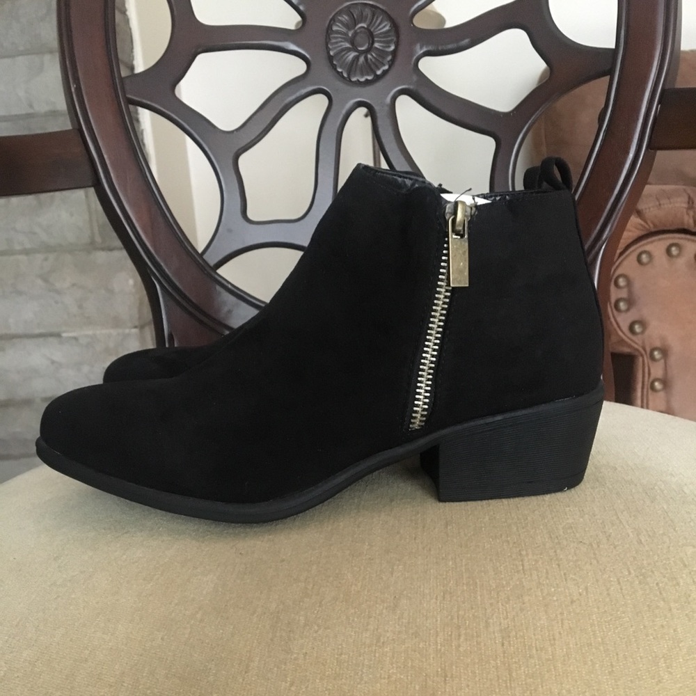 BRAND NEW black booties- Robbie and Co.